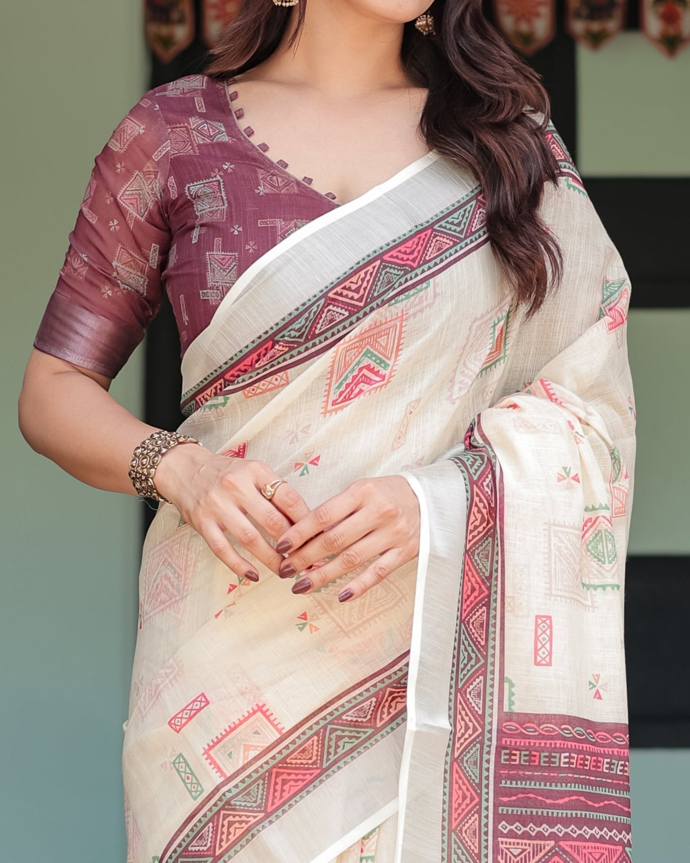 Off-white Pure Cotton Linen Saree with Intricate Geometric Pattern and Tassels on Edges