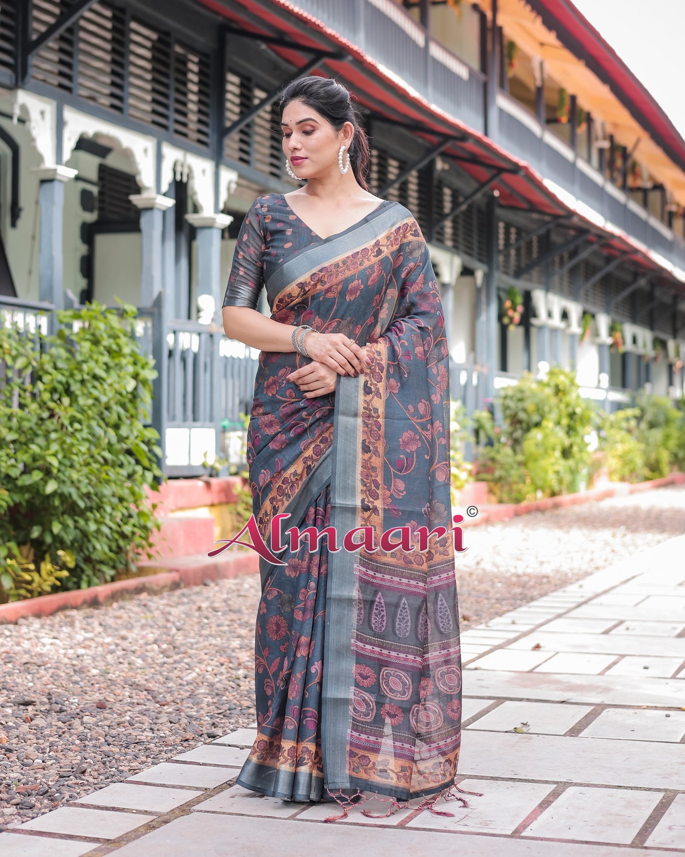 Pure Cotton Linen Saree Weaved With  Zari Comes With Tassels