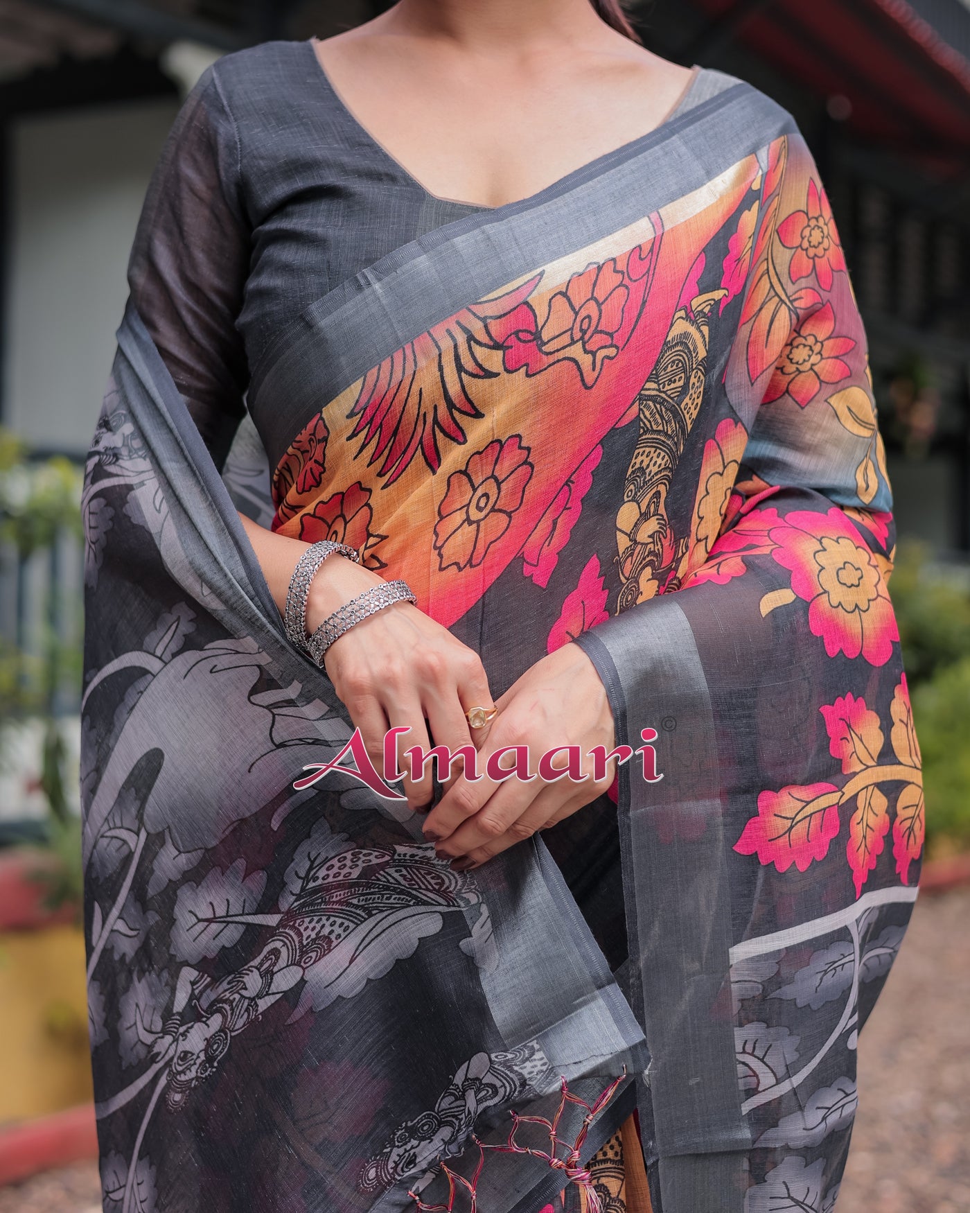 Pure Cotton Linen Saree Weaved With  Zari Comes With Tassels