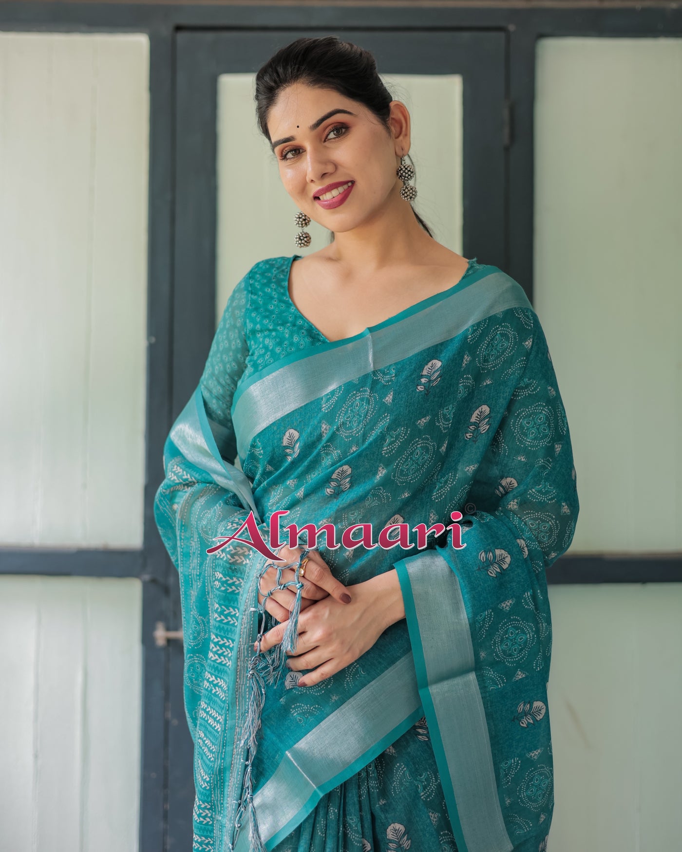 Pure Cotton Linen Saree Weaved With  Zari Comes With Tassels