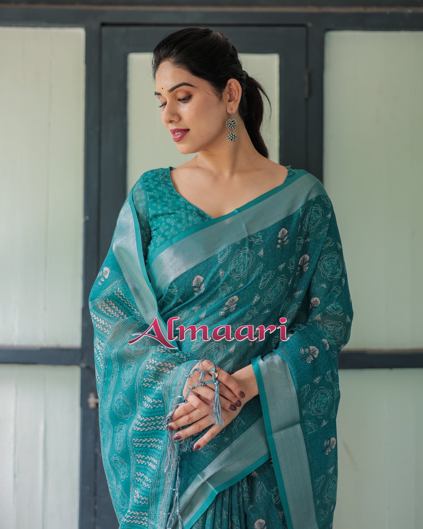 Pure Cotton Linen Saree Weaved With  Zari Comes With Tassels