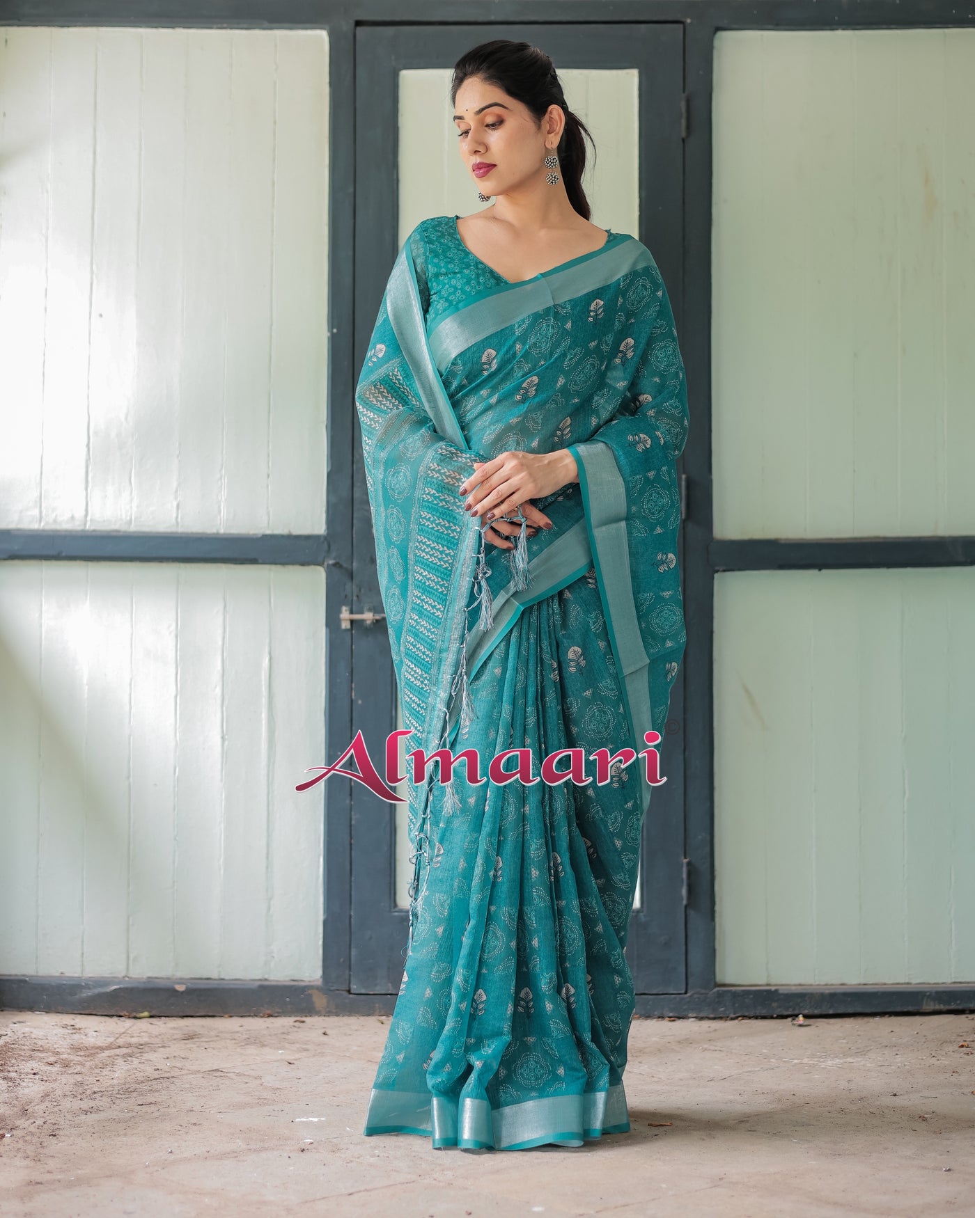 Pure Cotton Linen Saree Weaved With  Zari Comes With Tassels