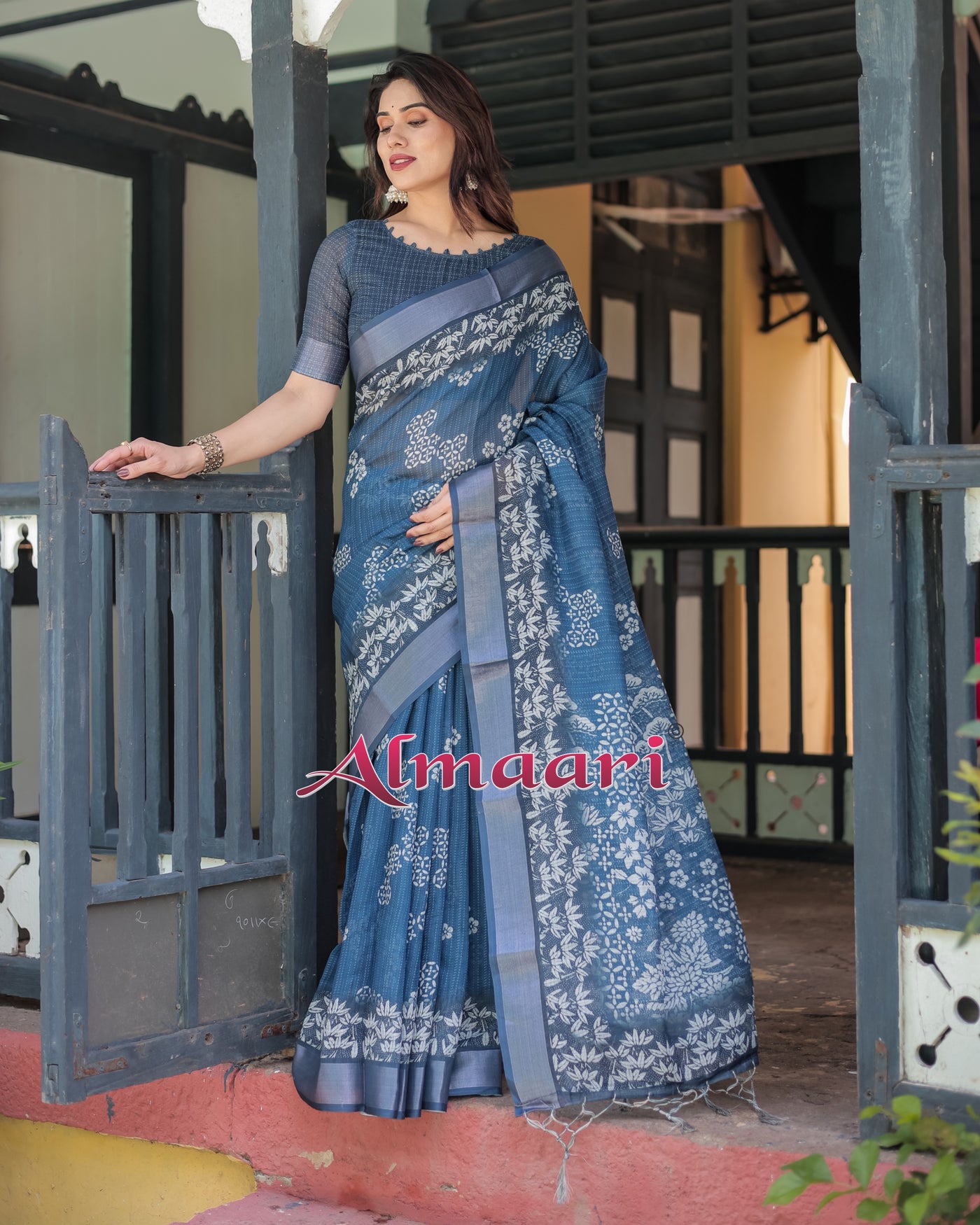 Pure Cotton Linen Saree Weaved With  Zari Comes With Tassels