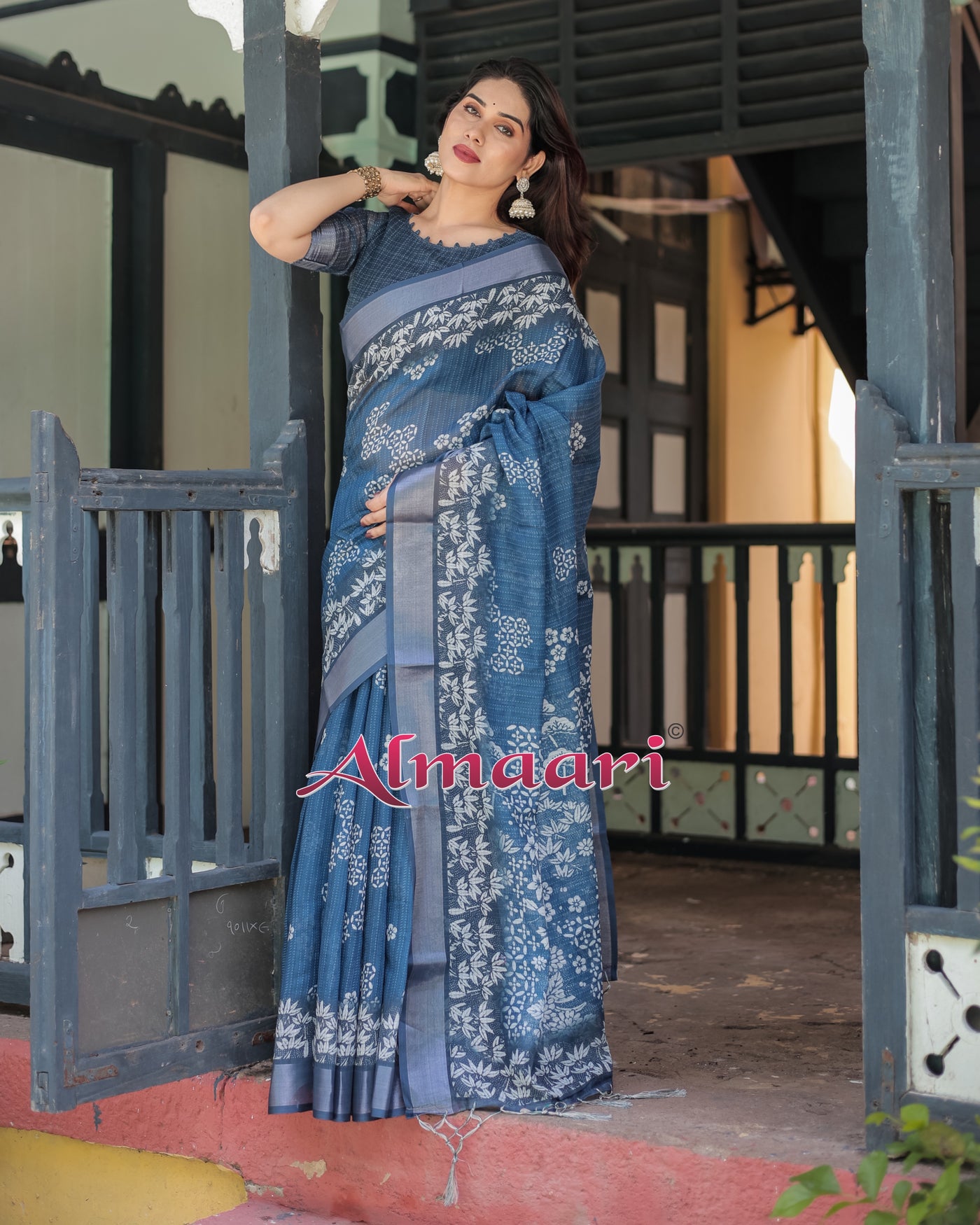 Pure Cotton Linen Saree Weaved With  Zari Comes With Tassels