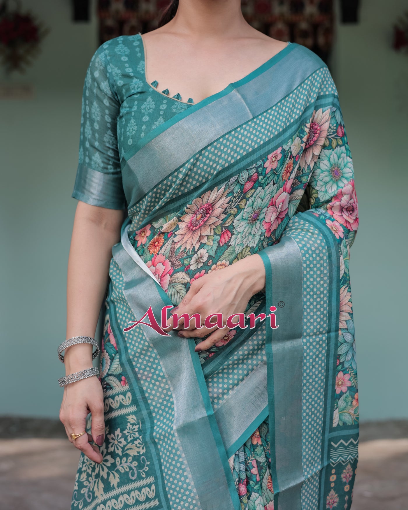 Pure Cotton Linen Saree Weaved With  Zari Comes With Tassels