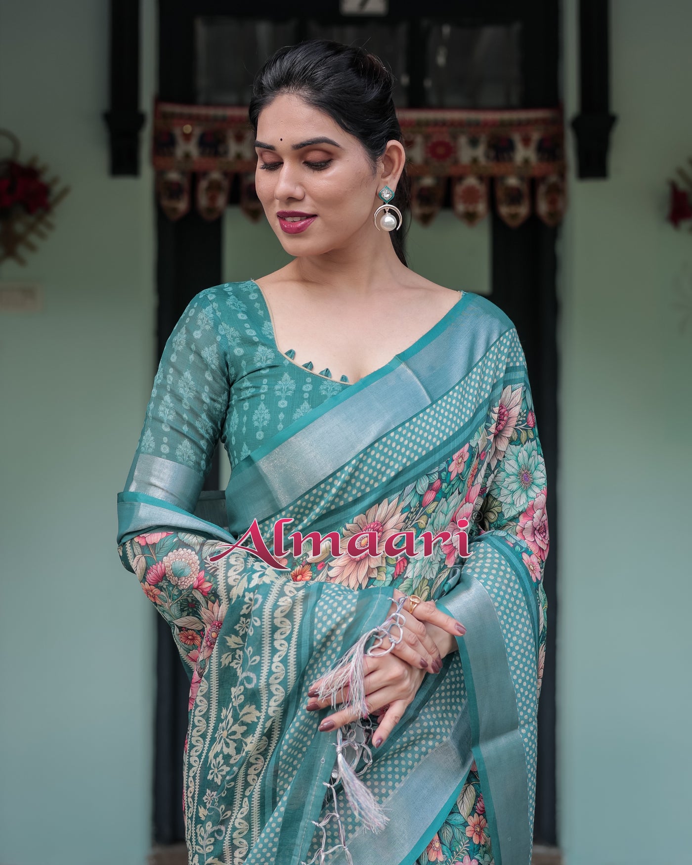 Pure Cotton Linen Saree Weaved With  Zari Comes With Tassels