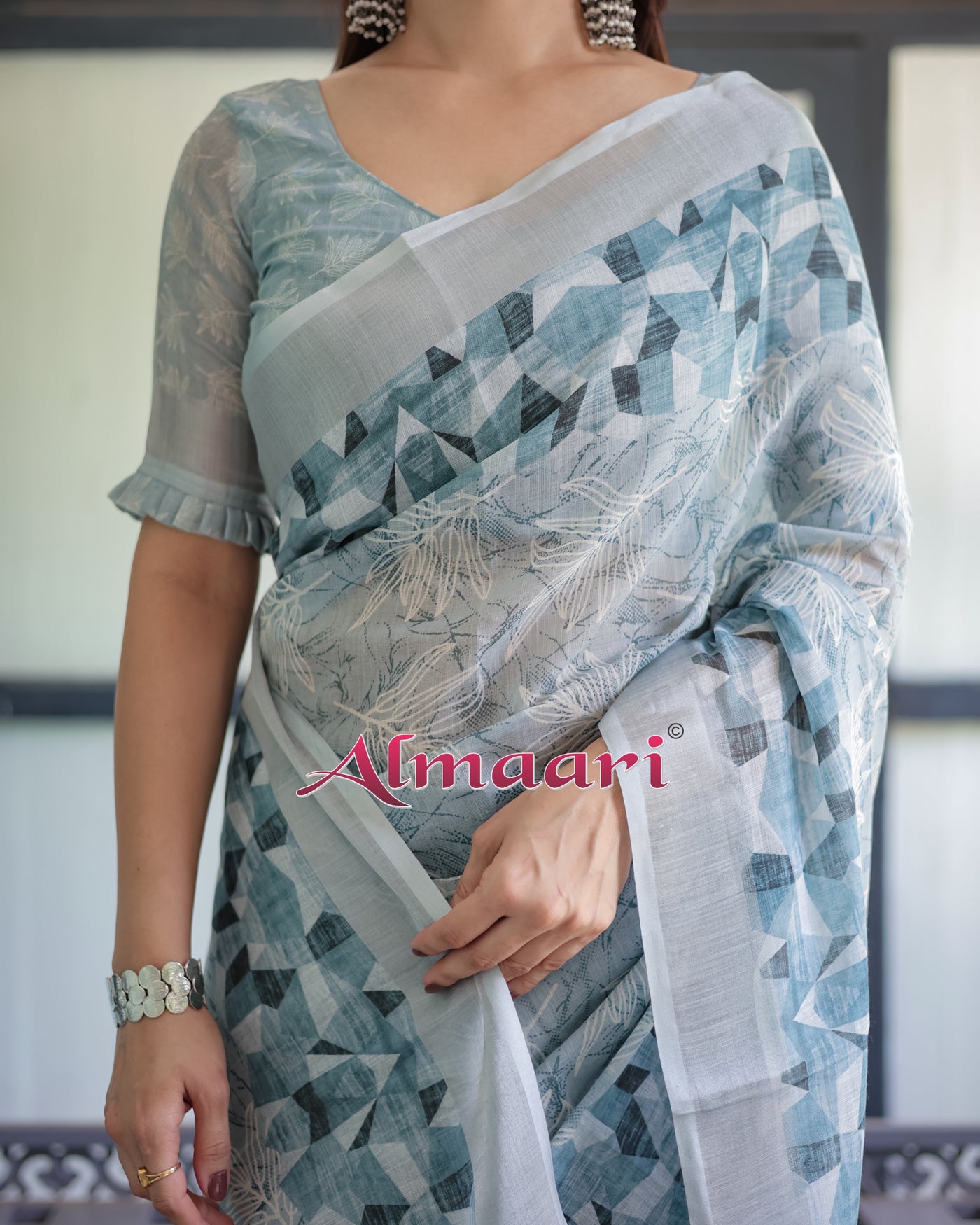 Pure Cotton Linen Saree Weaved With  Zari Comes With Tassels