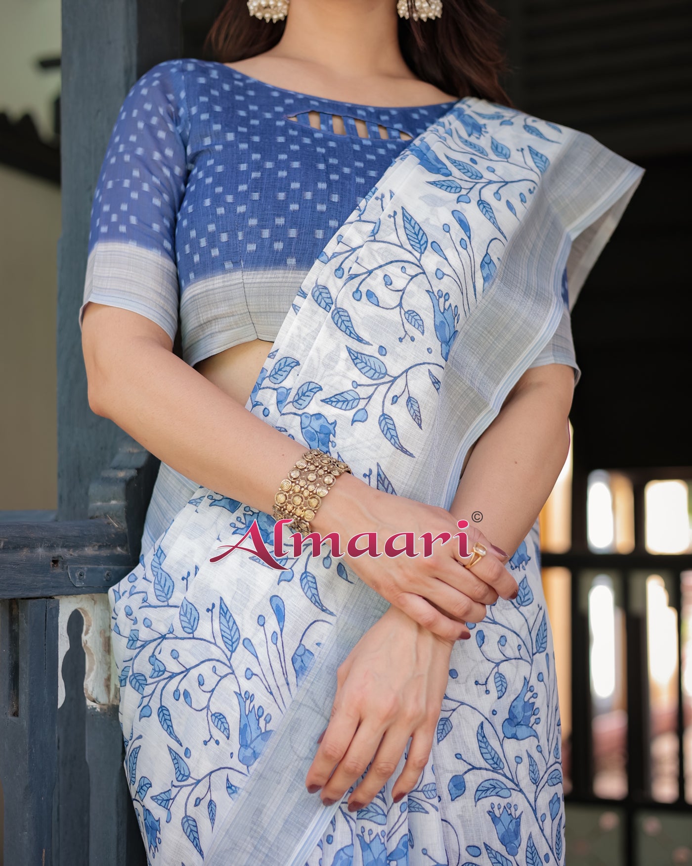 Pure Cotton Linen Saree Weaved With  Zari Comes With Tassels