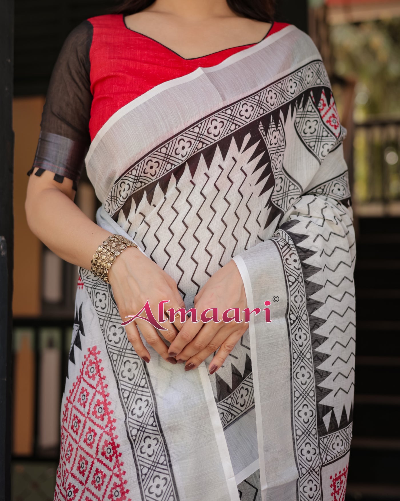 Pure Cotton Linen Saree Weaved With  Zari Comes With Tassels