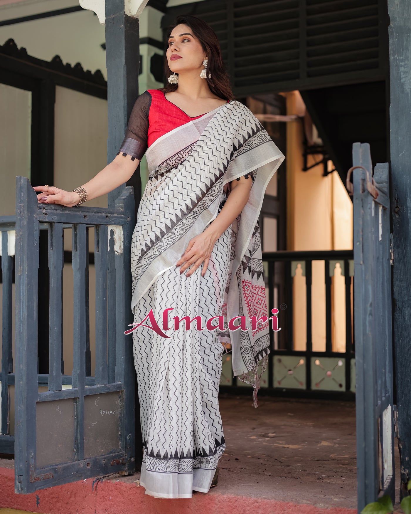 Pure Cotton Linen Saree Weaved With  Zari Comes With Tassels