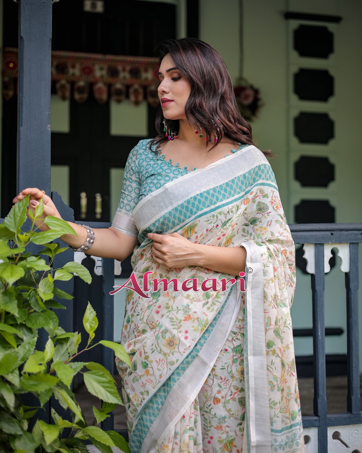 Pure Cotton Linen Saree Weaved With  Zari Comes With Tassels