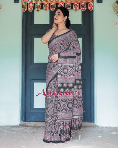 Pure Cotton Linen Saree Weaved With  Zari Comes With Tassels