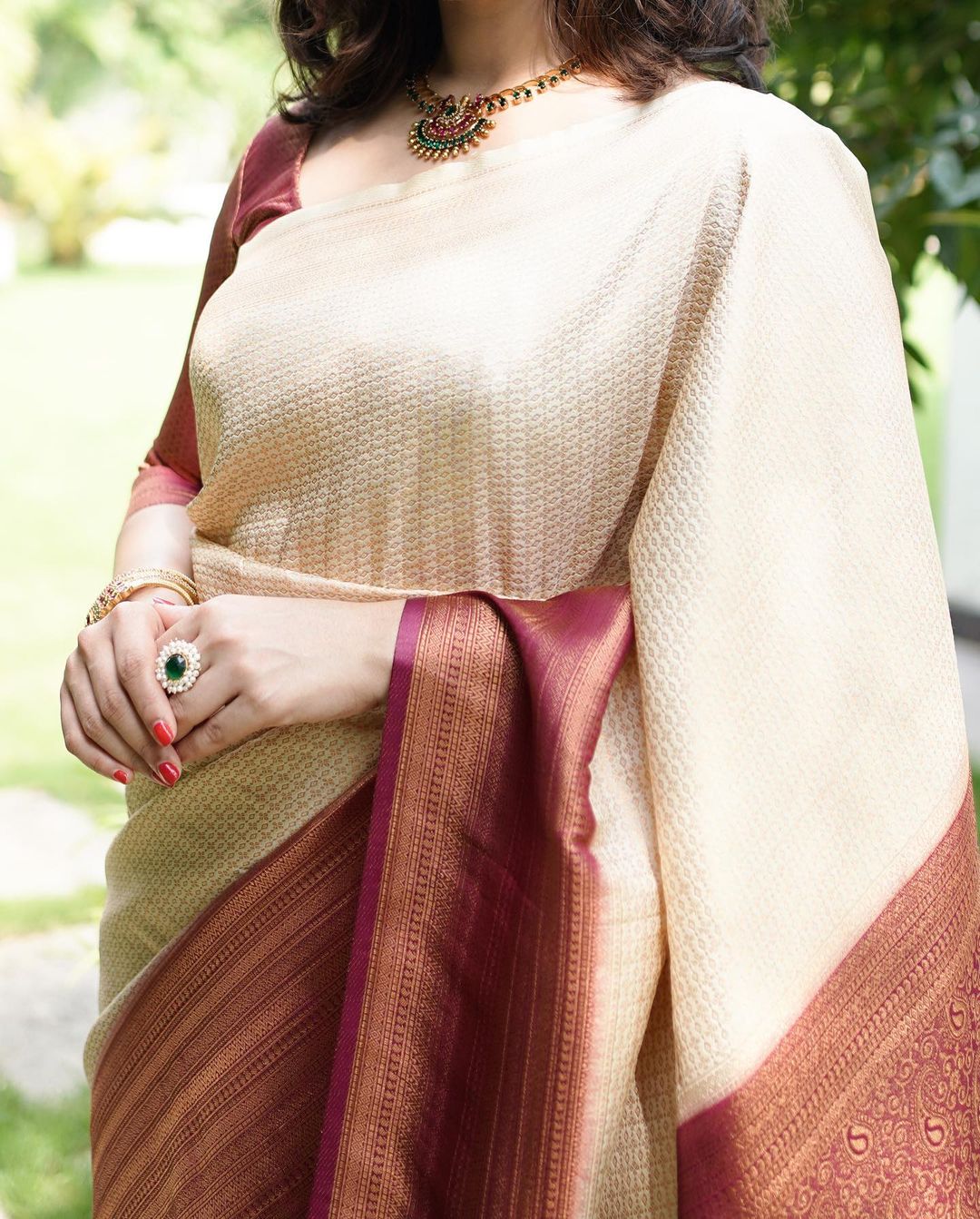 Snazzy Cream With Maroon Pure Kanjivaram Silk With Confounding Blouse Piece