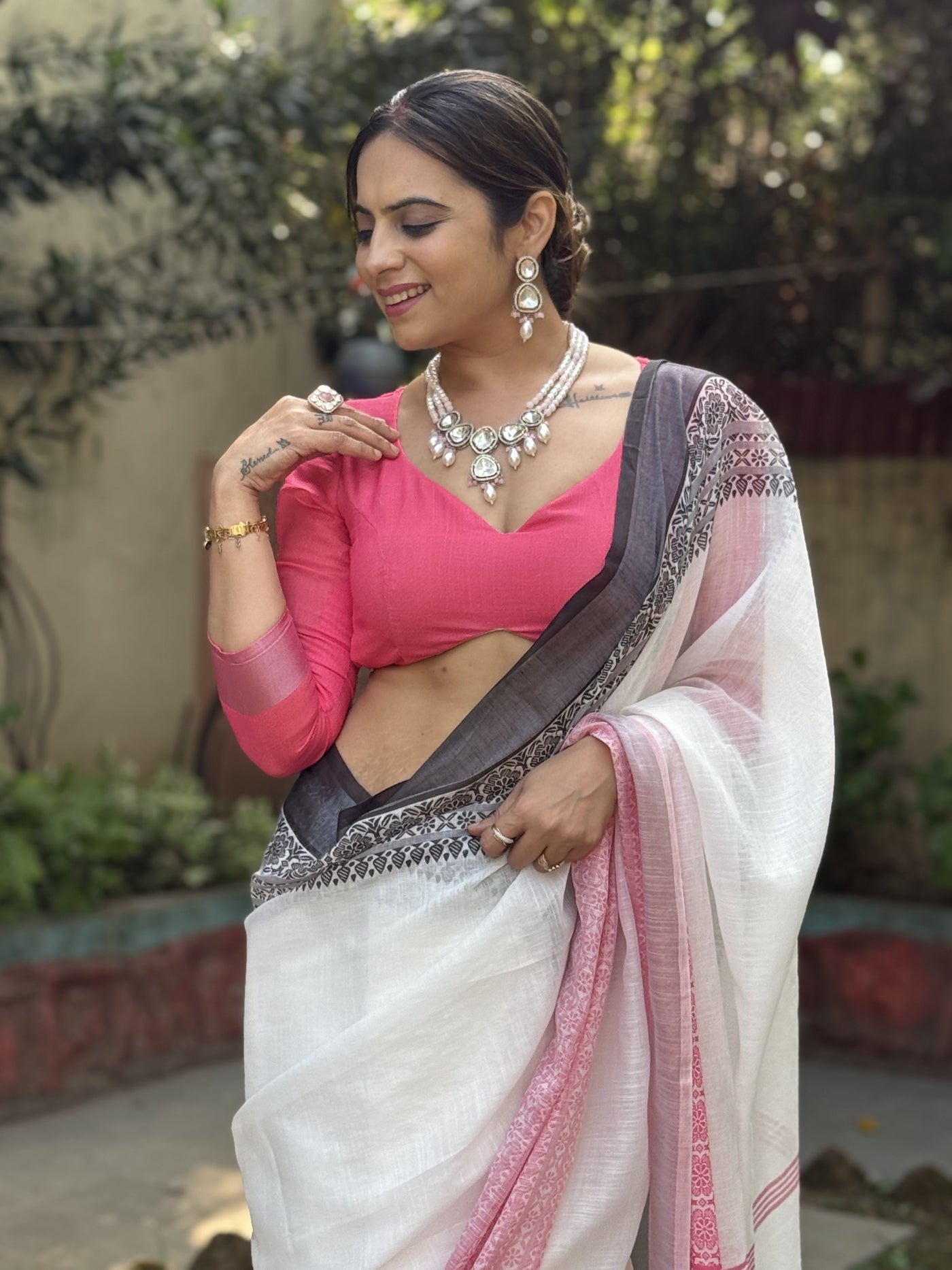 Elegant White and Pink Pure Linen Digital Printed Saree with Black Border, Tassels, and Blouse Piece – Intricate Floral and Geometric Design