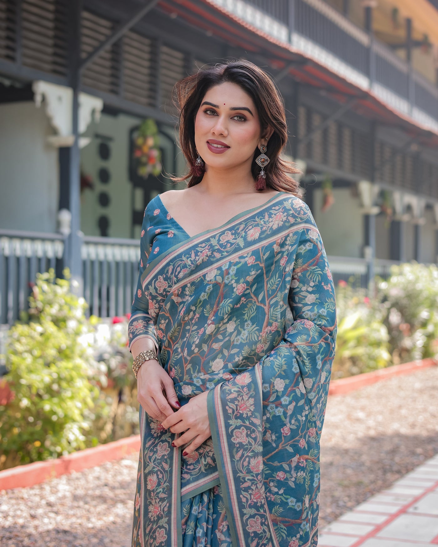 Elegant Aqua Blue Handloom Cotton-Linen Saree with Golden Zari Weave and Tassel Finish