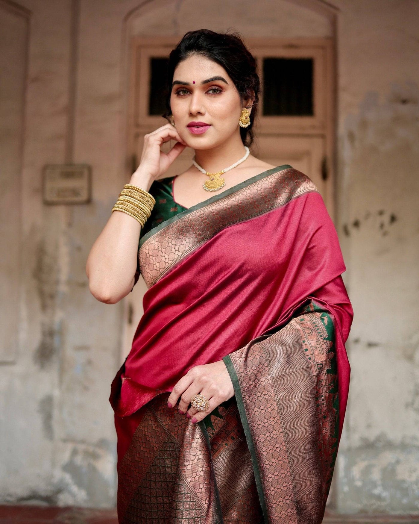 Pure Banarasi Silk Saree Weaved With Zari Comes With Heavy Banarasi Brocade Blouse