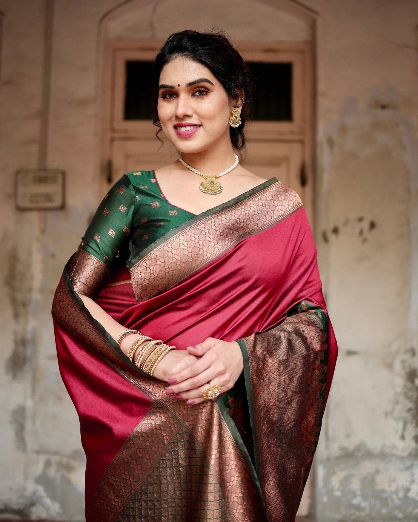 Pure Banarasi Silk Saree Weaved With Zari Comes With Heavy Banarasi Brocade Blouse