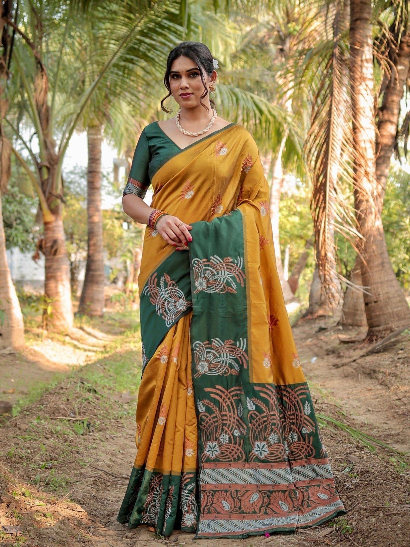 Pure Banarasi Silk Saree Weaved With Zari Comes With Heavy Banarasi Brocade Blouse