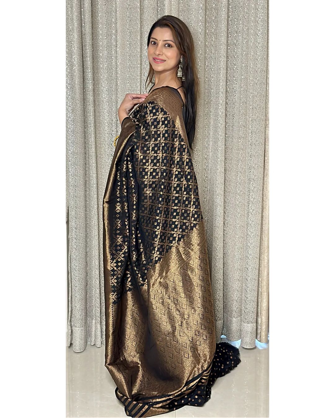 Black Pure Banarasi Silk Saree With Attractive Blouse Piece - Almaari Fashion