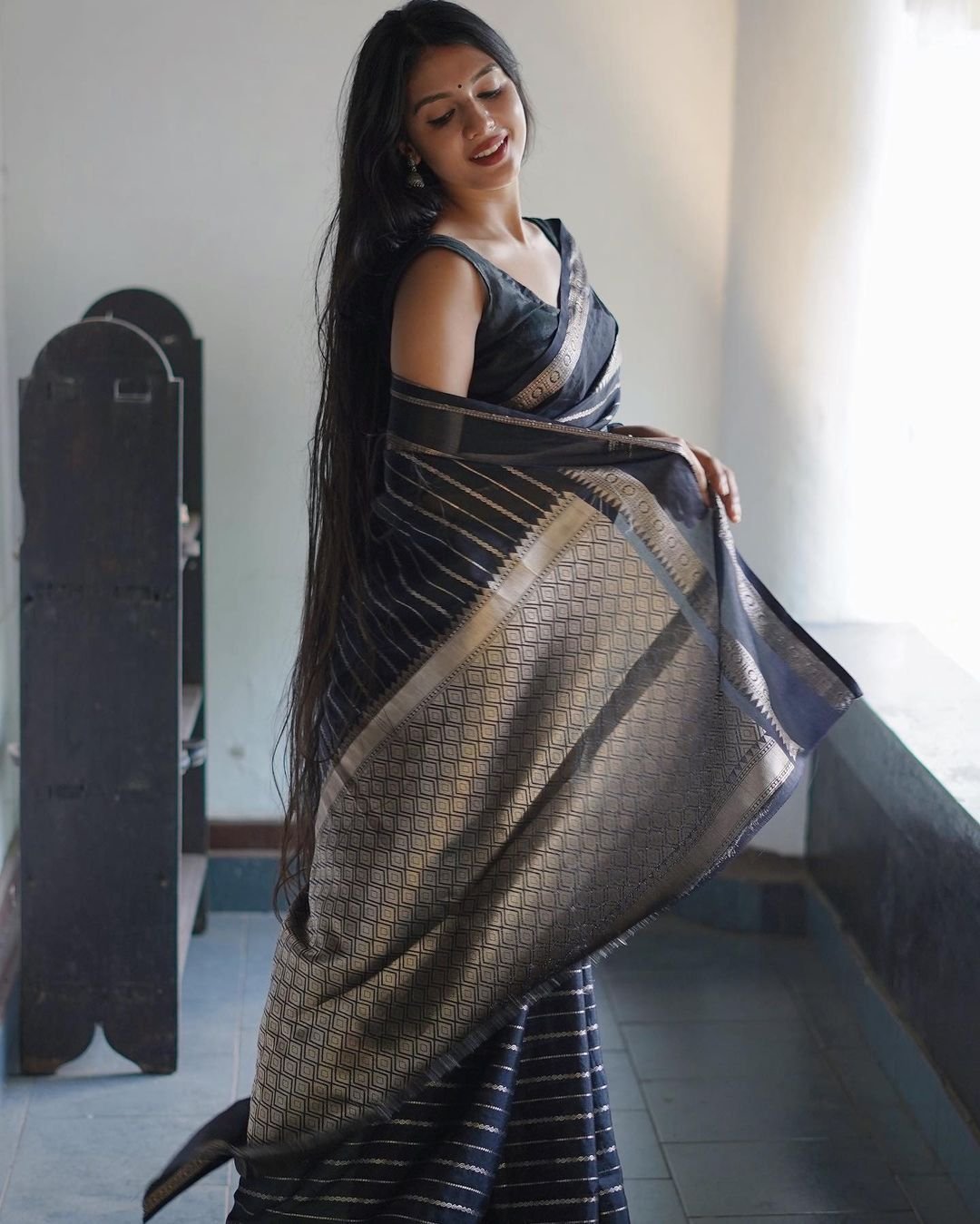 Black Pure Kanjivaram Silk Saree Stylish Blouse Piece - Almaari Fashion