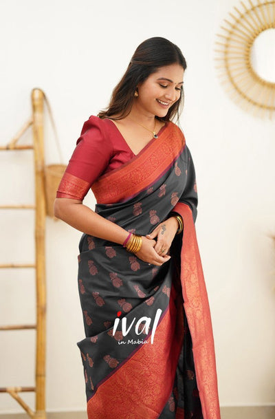 Black Pure Kanjivaram Silk Saree With Outstanding Blouse Piece - Almaari Fashion