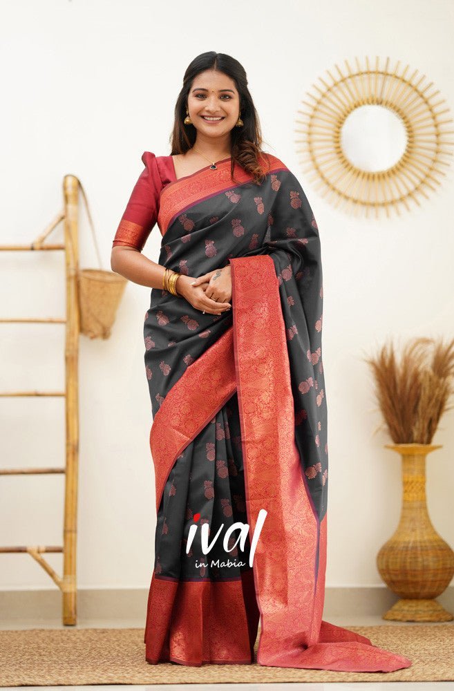 Black Pure Kanjivaram Silk Saree With Outstanding Blouse Piece - Almaari Fashion