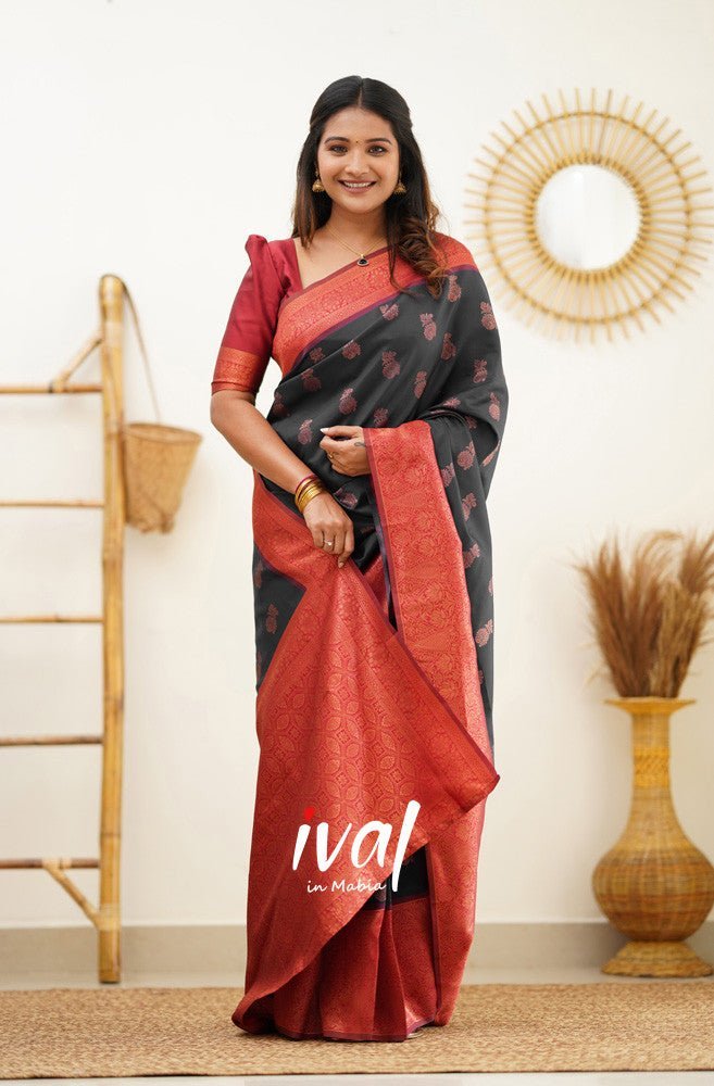 Black Pure Kanjivaram Silk Saree With Outstanding Blouse Piece - Almaari Fashion