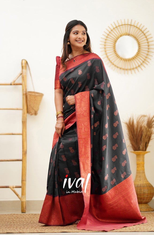 Black Pure Kanjivaram Silk Saree With Outstanding Blouse Piece - Almaari Fashion