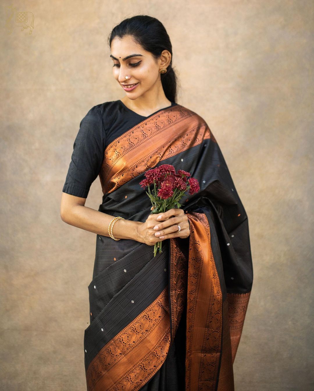 Black Pure Kanjivaram Silk With Confounding Blouse Piece - Almaari Fashion