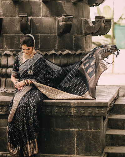 Black Pure Kanjivaram Silk With Confounding Blouse Piece - Almaari Fashion