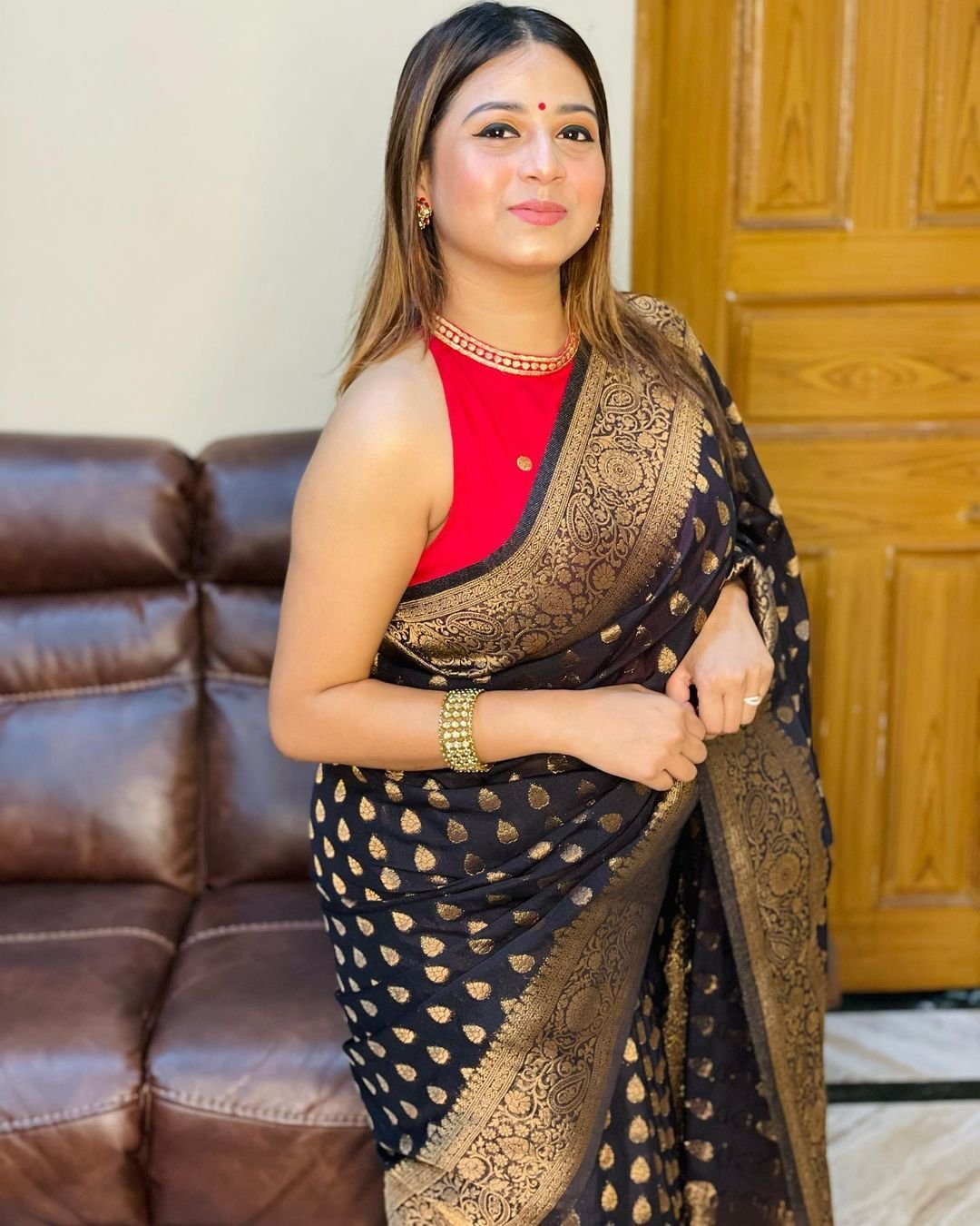 Black Pure Kanjivaram Silk With Lovely Blouse Piece - Almaari Fashion