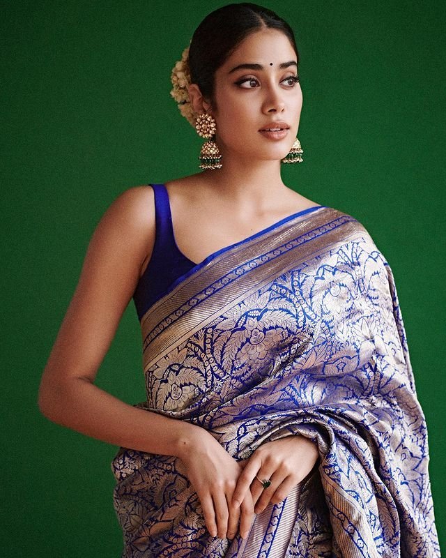 Blue Pure Kanjivaram Silk With Confounding Blouse Piece - Almaari Fashion