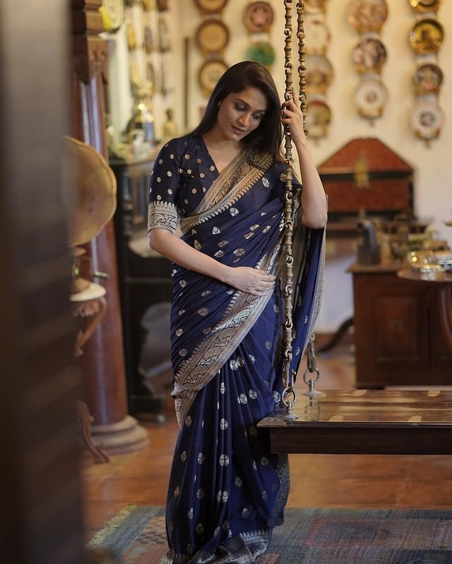 Blue Pure Pure Banarasi Silk With Confounding Blouse Piece - Almaari Fashion