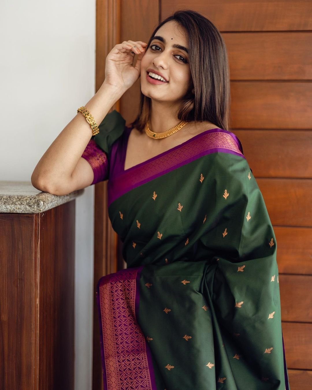 Dark Green Pure Kanjivaram Silk With Moiety Blouse Piece - Almaari Fashion