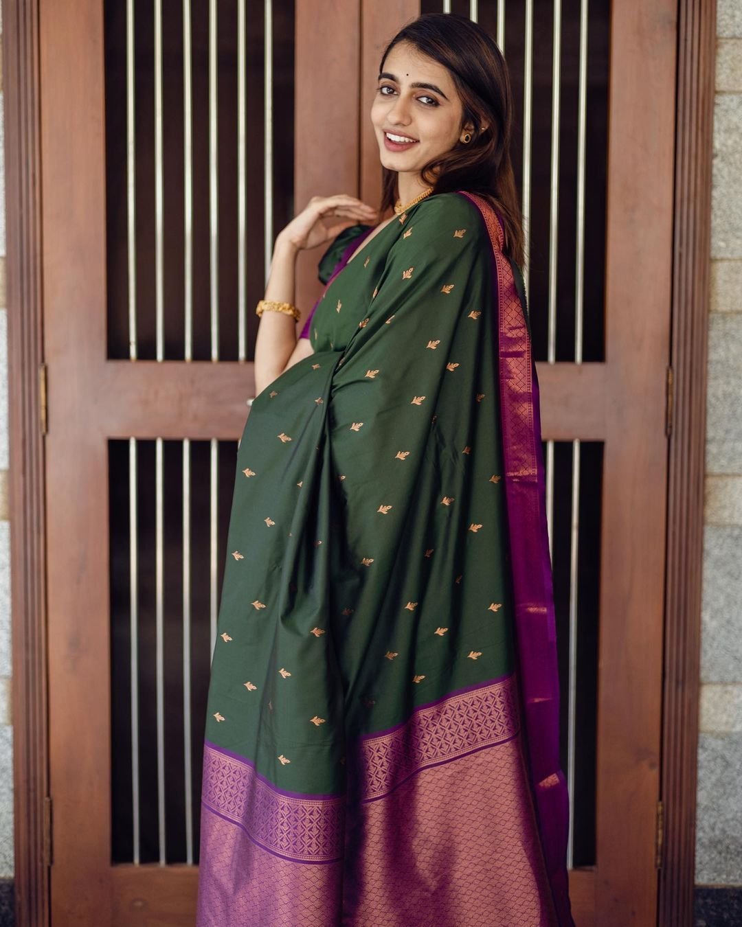 Dark Green Pure Kanjivaram Silk With Moiety Blouse Piece - Almaari Fashion