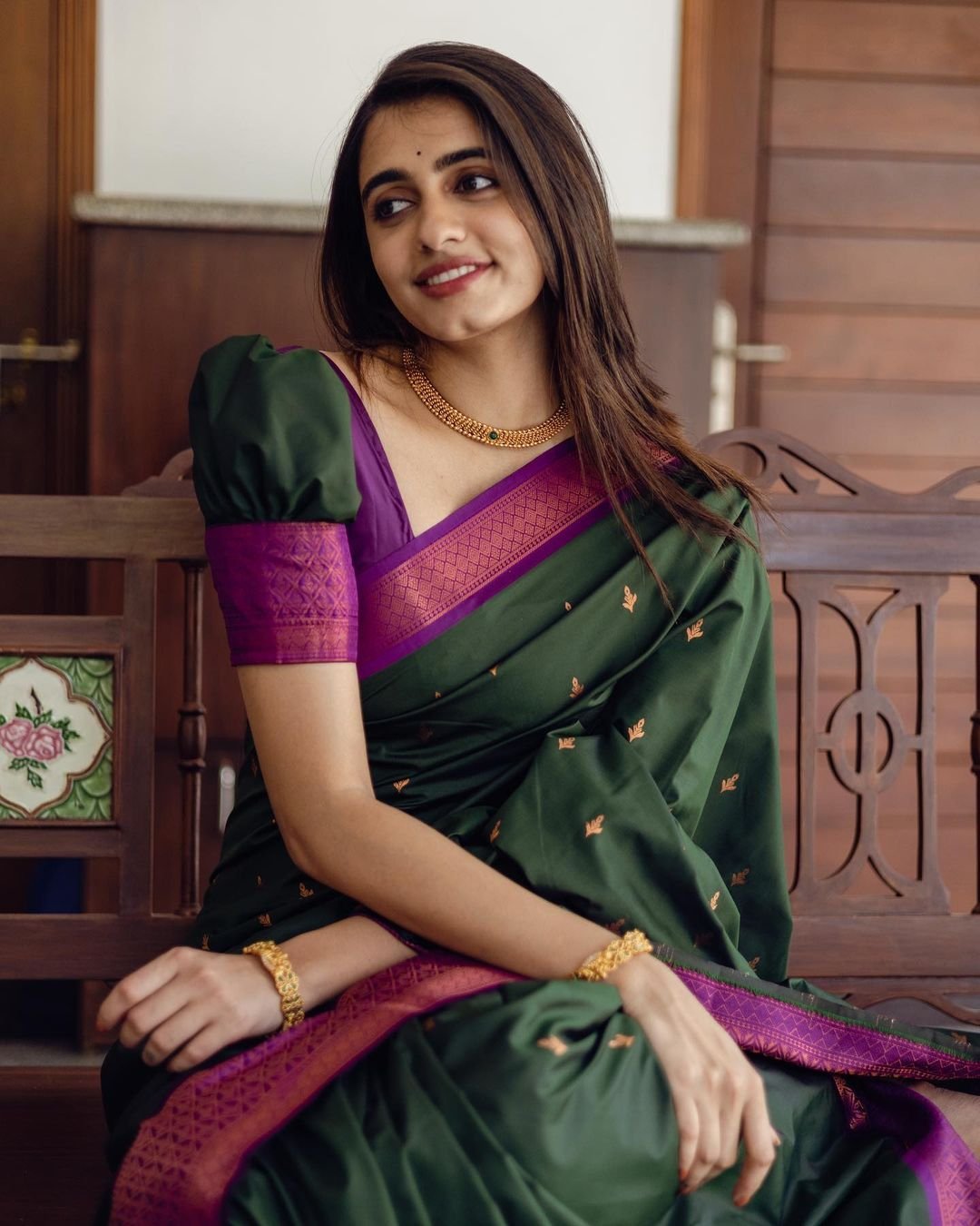 Dark Green Pure Kanjivaram Silk With Moiety Blouse Piece - Almaari Fashion