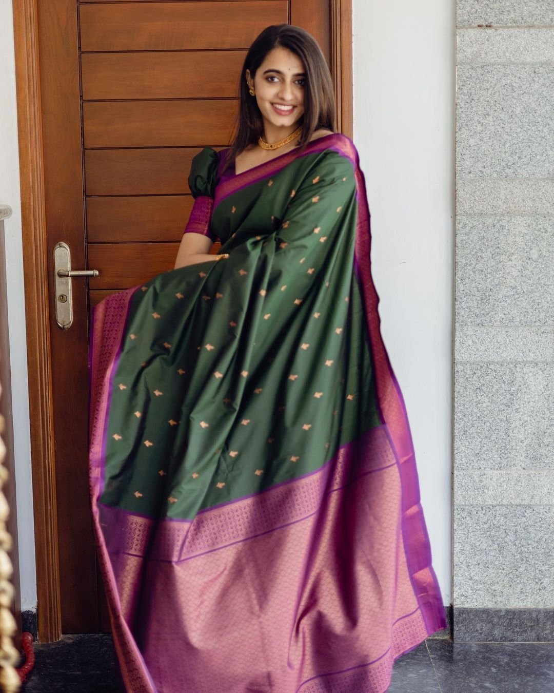 Dark Green Pure Kanjivaram Silk With Moiety Blouse Piece - Almaari Fashion