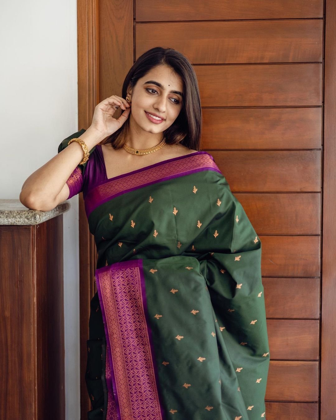 Dark Green Pure Kanjivaram Silk With Moiety Blouse Piece - Almaari Fashion