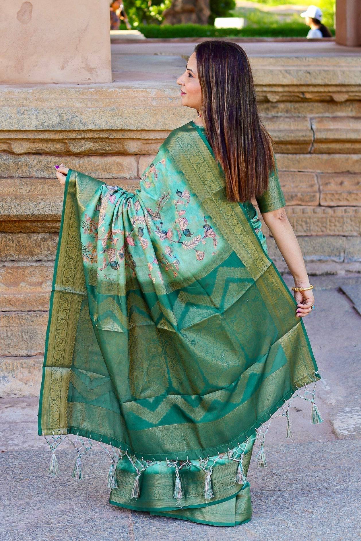 Graceful Emerald Green Banarasi Silk Saree with Floral Zari Accents