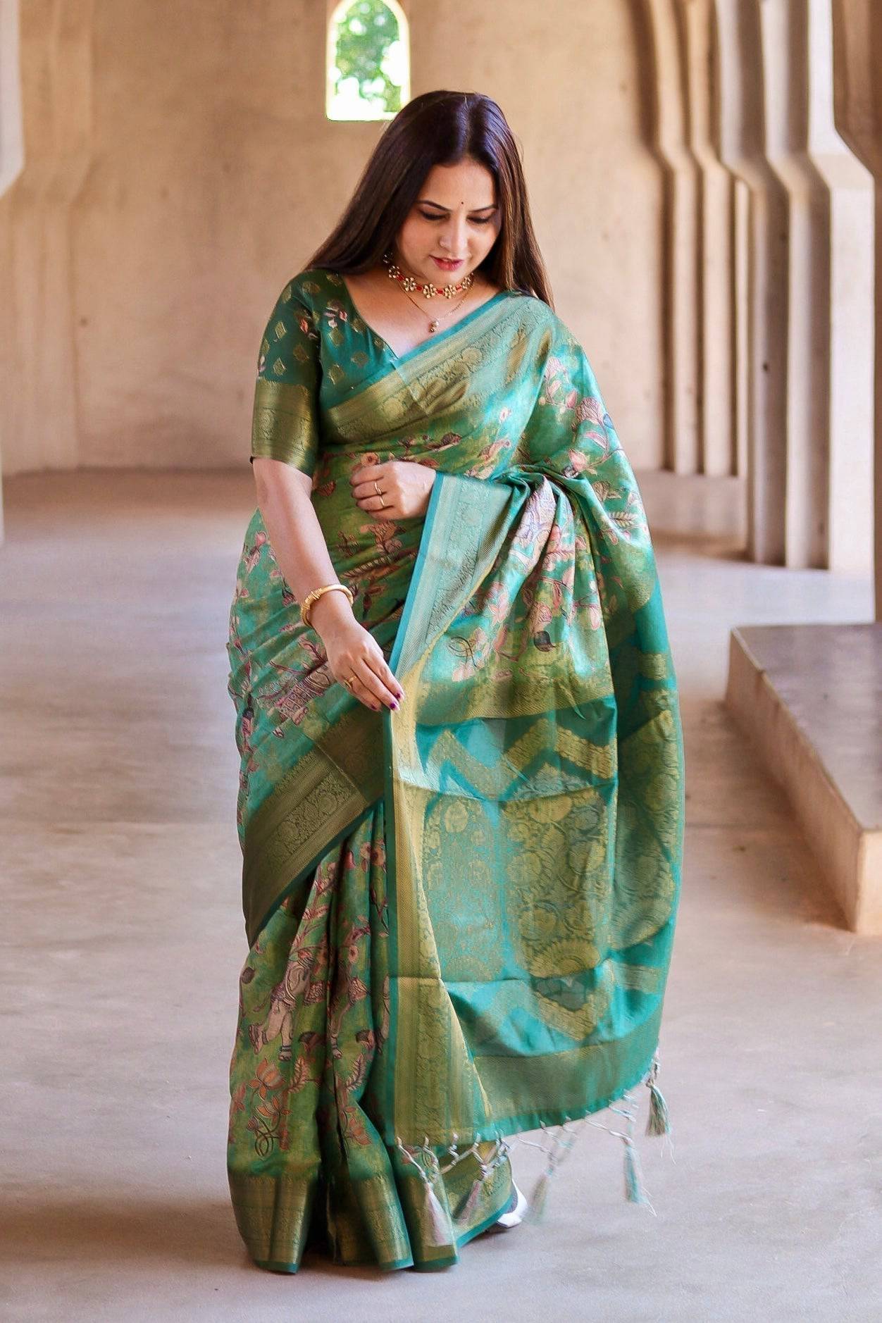 Graceful Emerald Green Banarasi Silk Saree with Floral Zari Accents