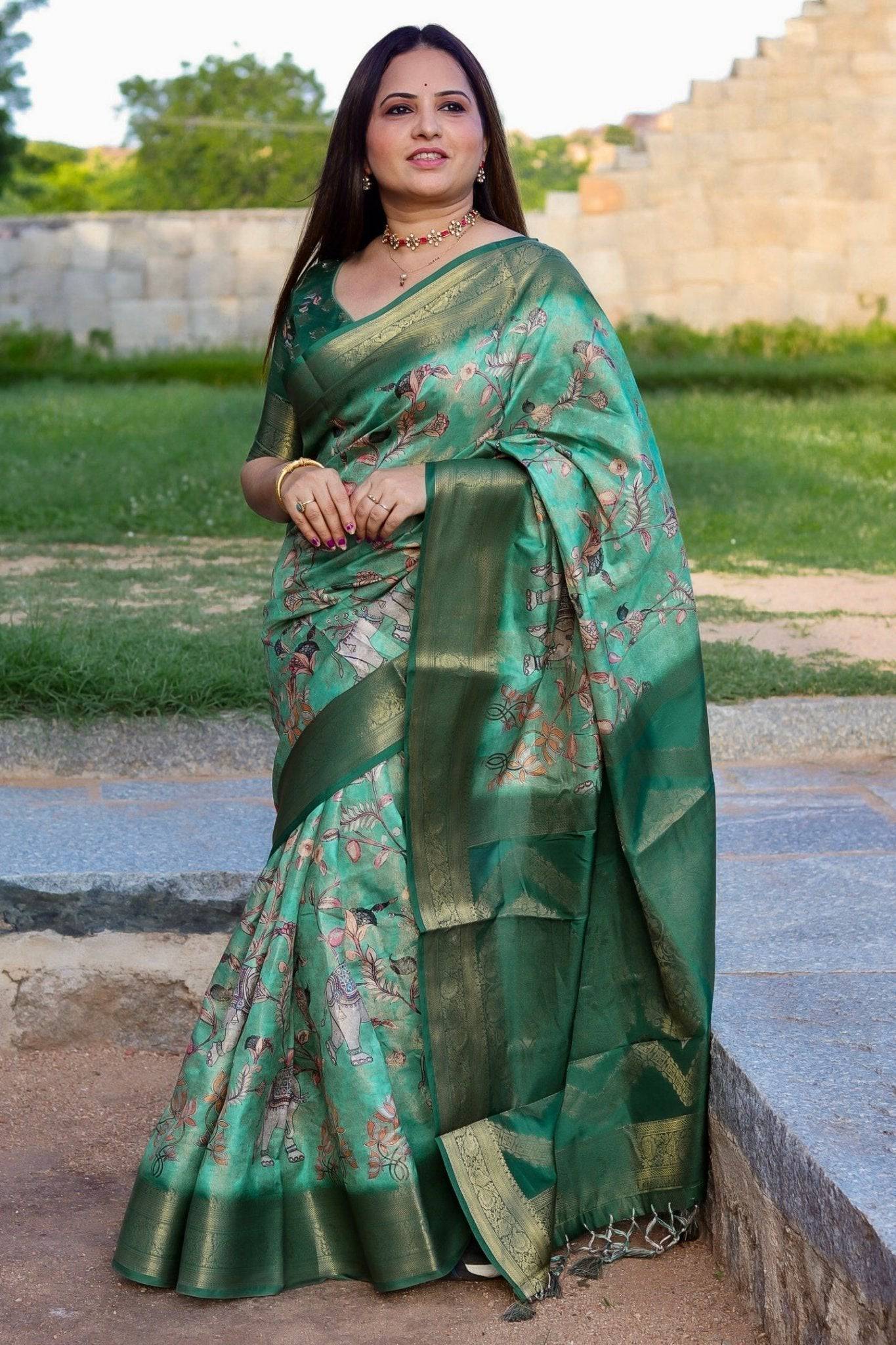 Graceful Emerald Green Banarasi Silk Saree with Floral Zari Accents