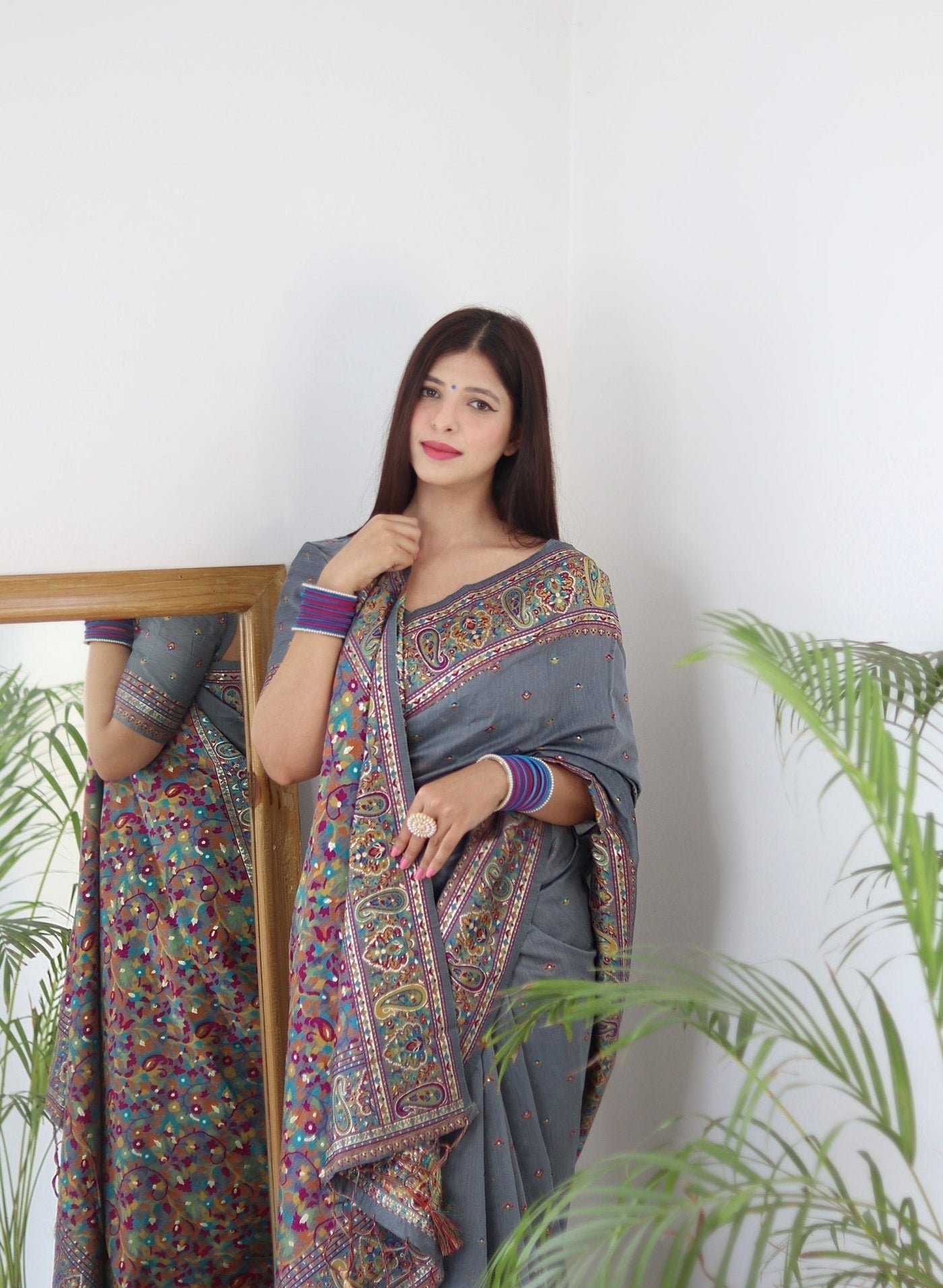 Elegant Kashmiri Handloom Work with Heavy Blouse: A Stunning Choice! - Almaari Fashion