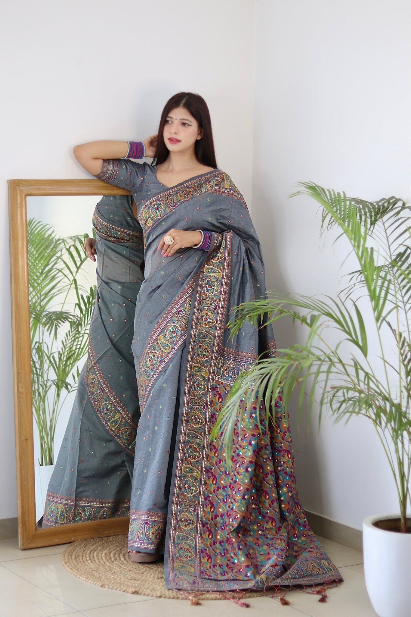 Elegant Kashmiri Handloom Work with Heavy Blouse: A Stunning Choice! - Almaari Fashion