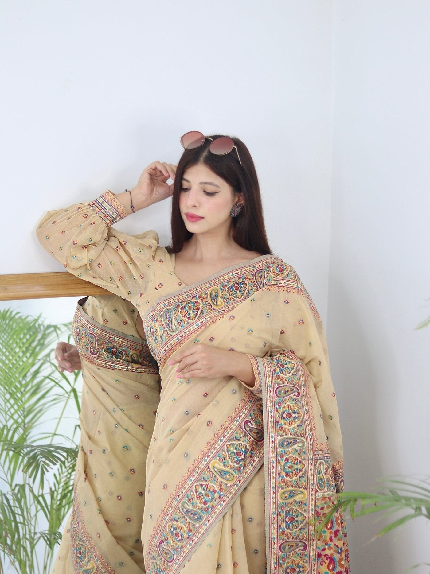 Elegant Kashmiri Handloom Work with Heavy Blouse: A Stunning Choice! - Almaari Fashion