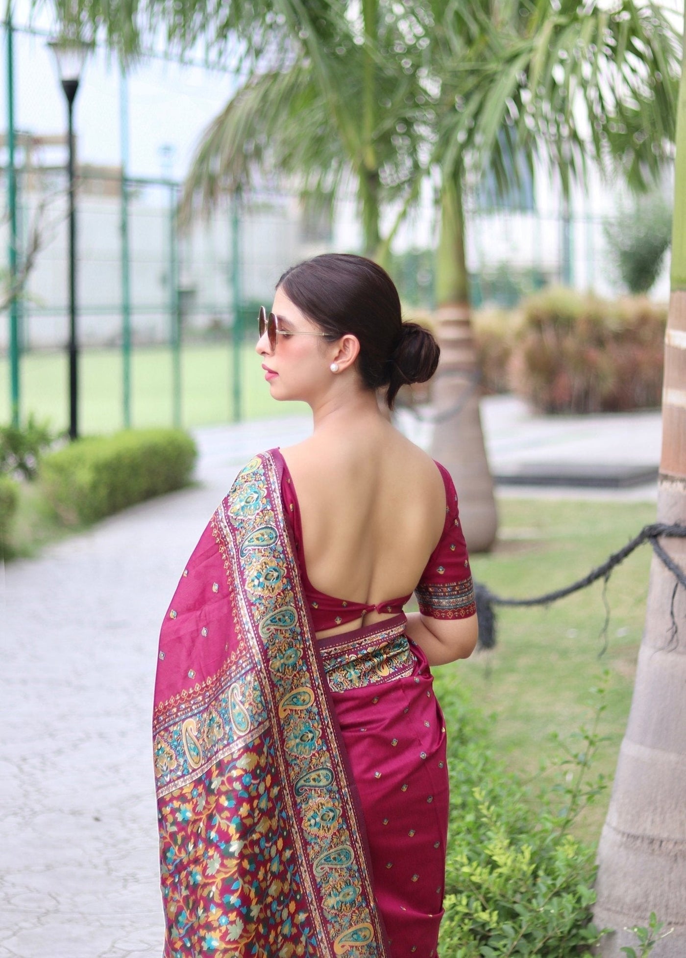 Elegant Kashmiri Handloom Work with Heavy Blouse: A Stunning Choice! - Almaari Fashion