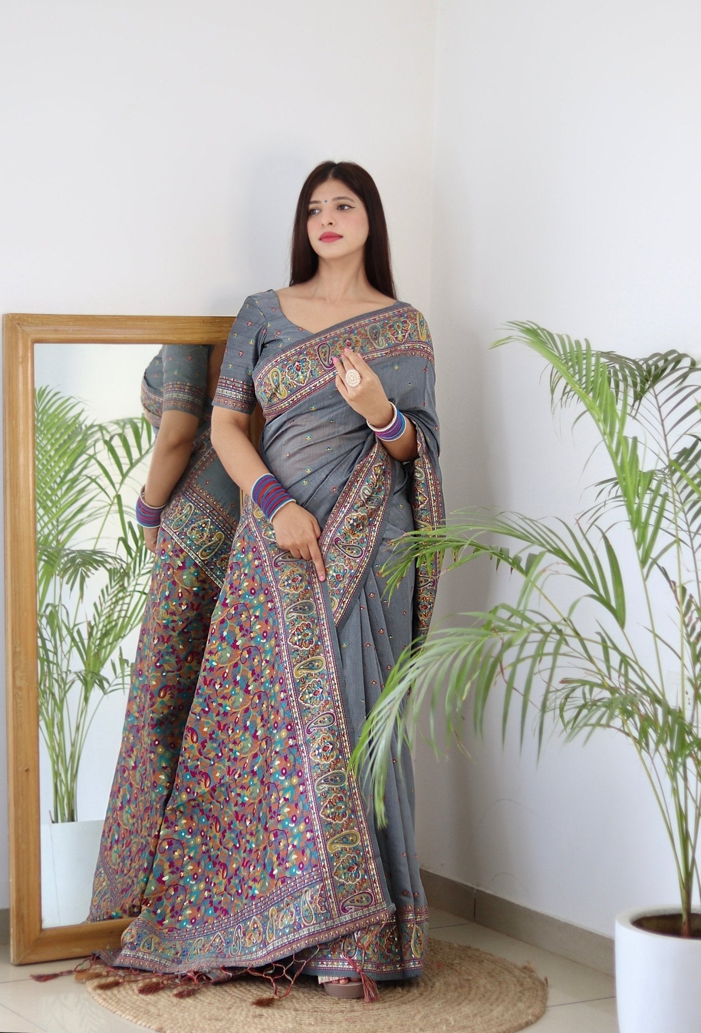 Elegant Kashmiri Handloom Work with Heavy Blouse: A Stunning Choice! - Almaari Fashion