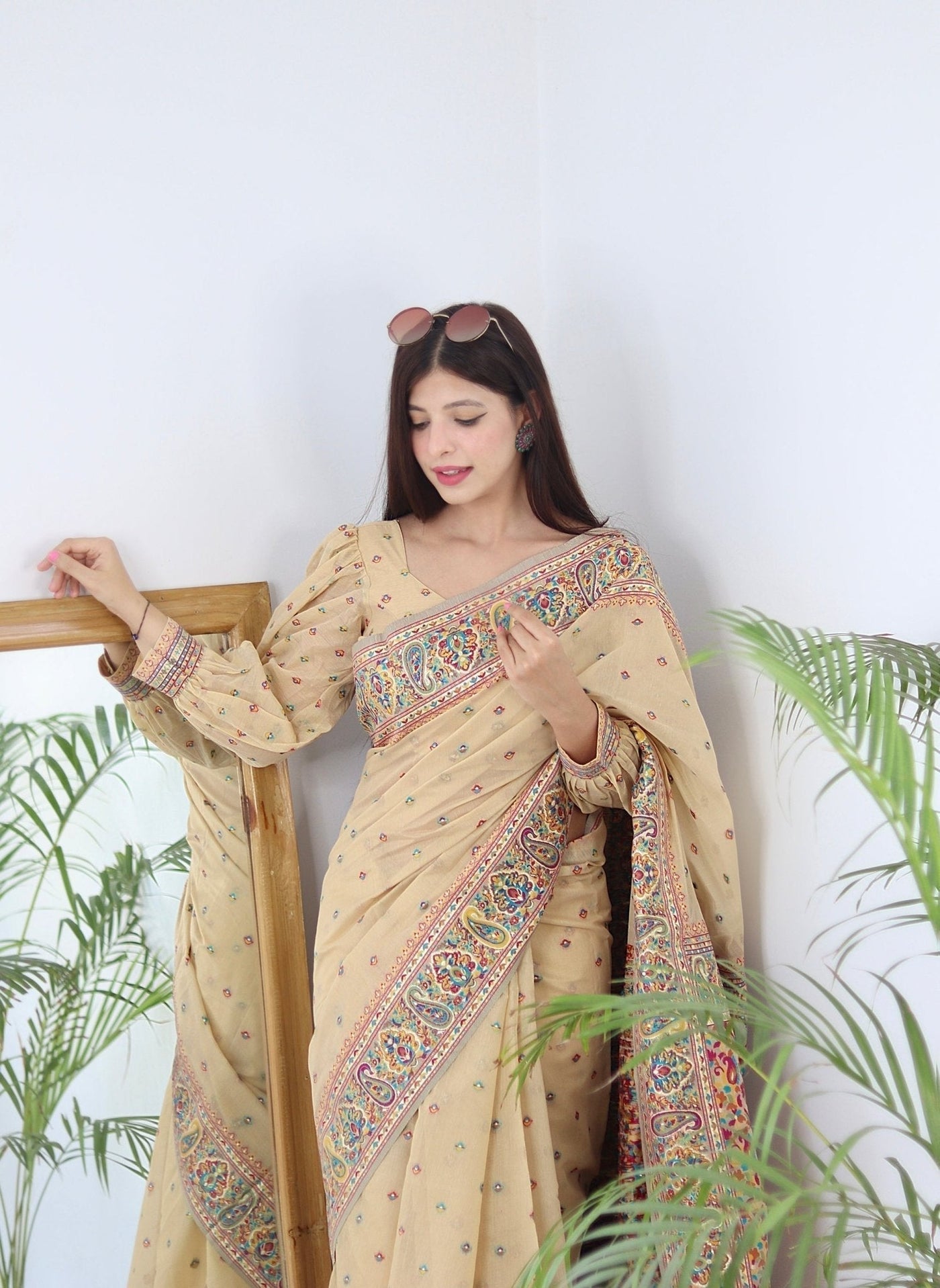 Elegant Kashmiri Handloom Work with Heavy Blouse: A Stunning Choice! - Almaari Fashion