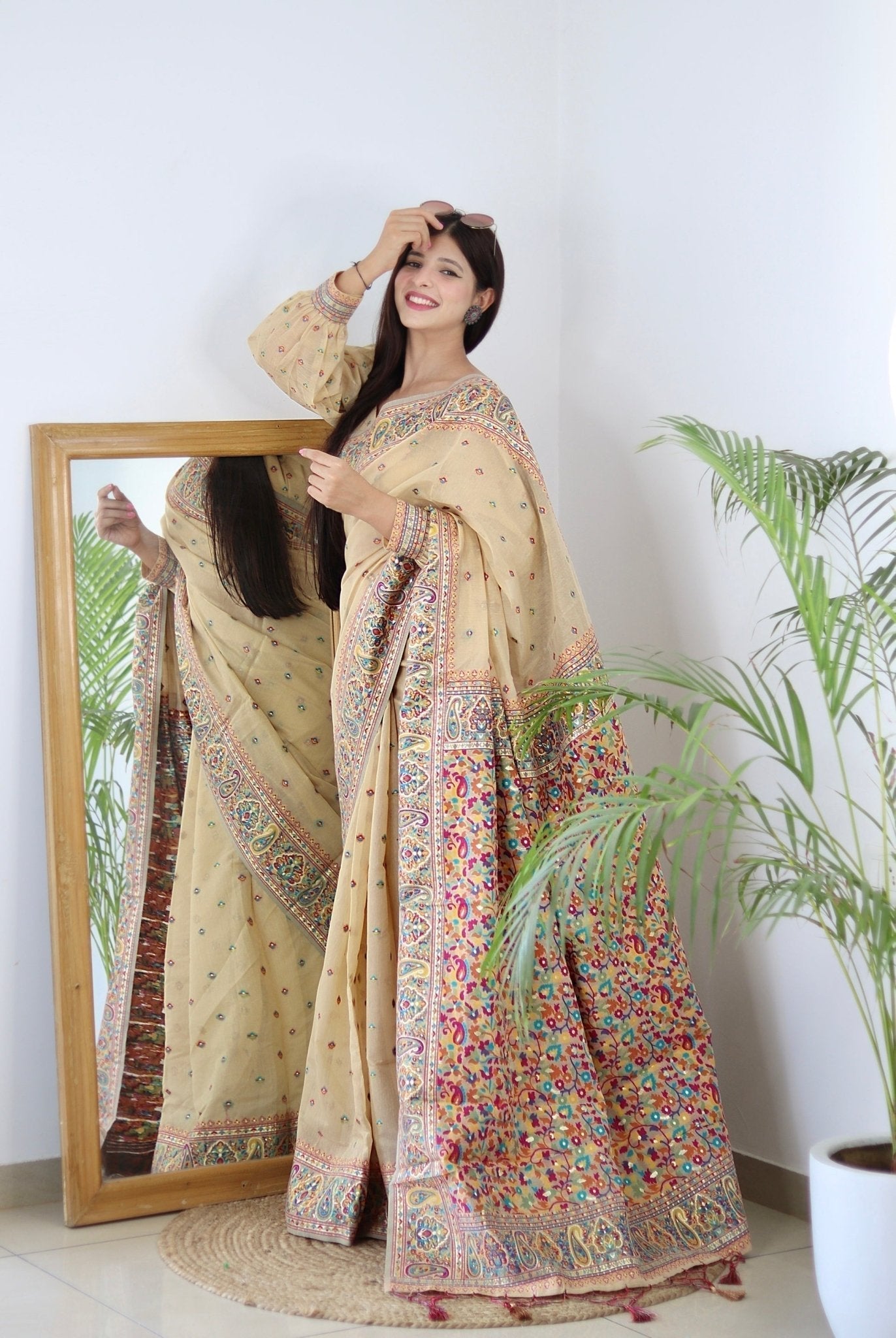 Elegant Kashmiri Handloom Work with Heavy Blouse: A Stunning Choice! - Almaari Fashion