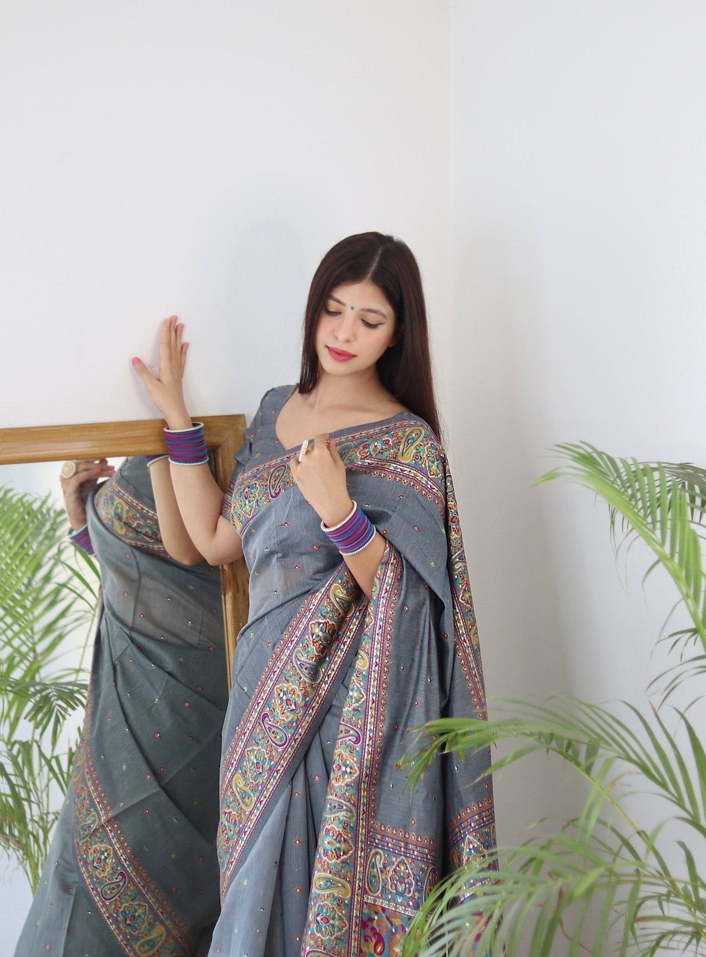 Elegant Kashmiri Handloom Work with Heavy Blouse: A Stunning Choice! - Almaari Fashion