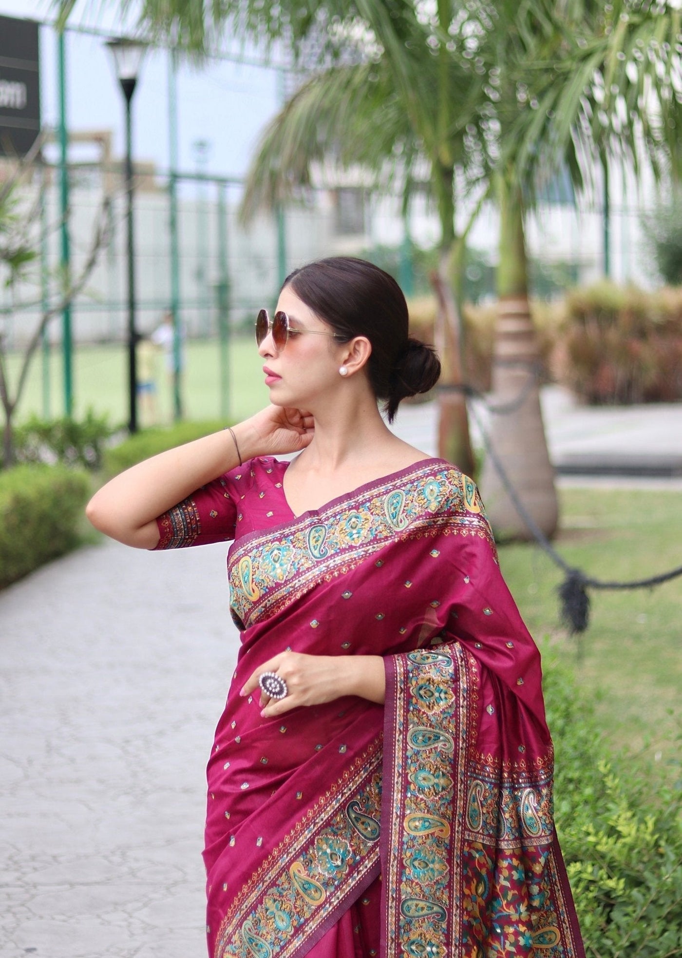 Elegant Kashmiri Handloom Work with Heavy Blouse: A Stunning Choice! - Almaari Fashion